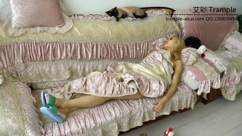 黑冰酒醉后偷舔船袜