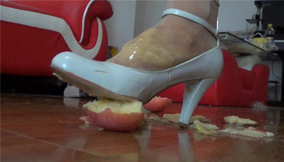 香蕉苹果踩成泥喂狗