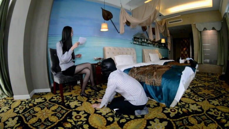 『奴隶岛』—调教学当狗极致羞辱