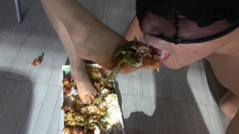 丝足喂食，圣水泡饭