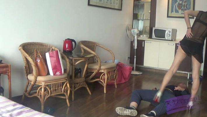 菲菲女神教训变态男（上）