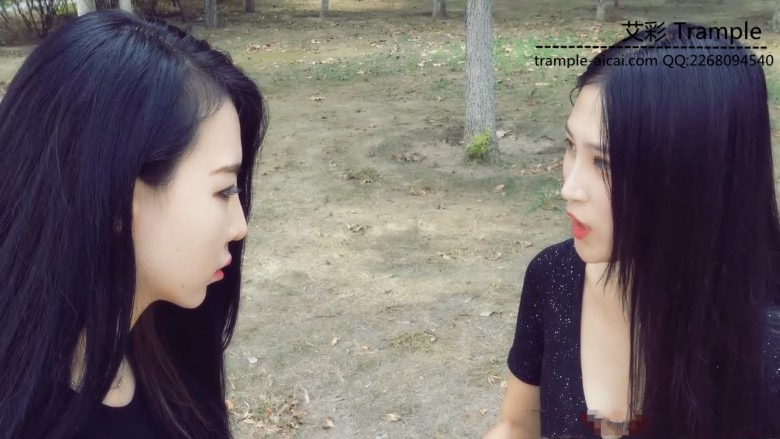 美女公园教闺蜜踢裆虐蛋（有花絮） 180624-6