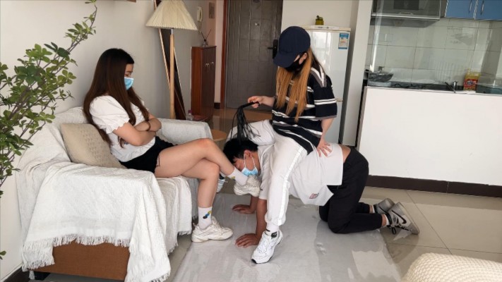 【子怡工作室】双S运动鞋调教鞭打踩踏 YC-220607