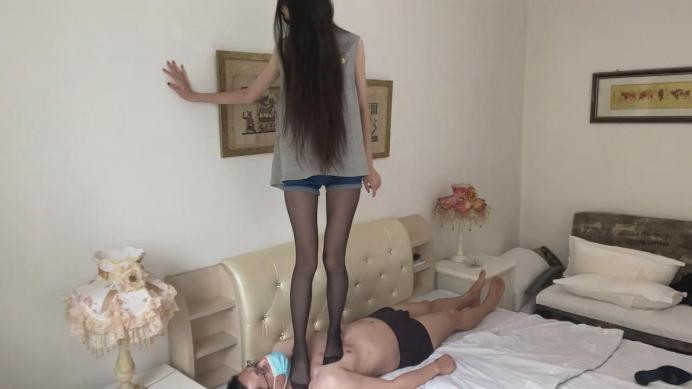 【活力诗曼】高跟鞋原味黑丝狠毒踩踏首次高跟鞋全体重虐踩 YC-220802