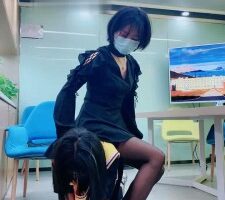 【美离子】办公室调漂亮女奴舔脚 bf17070