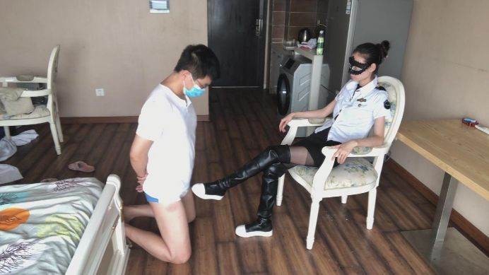 【活力诗曼】残酷诗蔓的美靴虐蛋审讯