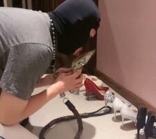 【星期六】偷舔姐姐的鞋子被发现 bf20598