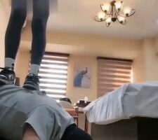 【小妮大人】运动鞋棉袜踩踏贱狗 bf21966