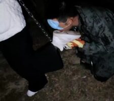 【辣姐】户外遛狗强迫舔鞋爬行【完整版】 bf25827