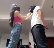 【苏州十三姨】双S牛仔裤暴力踢裆虐废狗/手铐反绑/踹头 bf26559