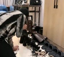 【美娜S】长腿车模黑丝高跟驯化-头压马桶喝圣水/舔多双高跟 bf28478