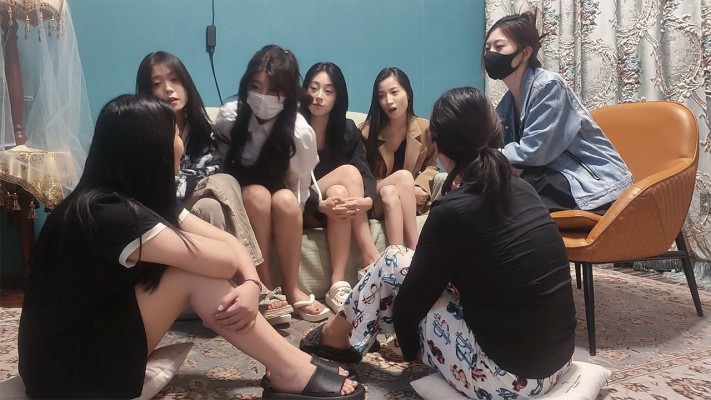 【血狼】5女王群调双女m踩踏踹/舔jio/转胯/间接圣水【完整版】 YC-230609-4