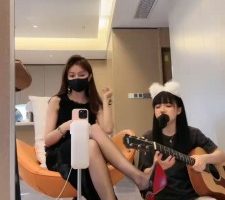 【美美子】可爱母畜-丝袜塞嘴/黑丝脚喂雪糕/藤条抽/吃白棉袜 bf30871