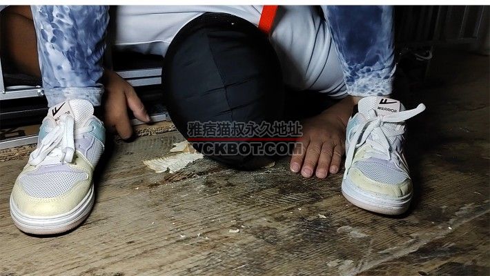 10分钟全语言羞辱运动鞋踩面包、喂食&长期圈养 YC-231117-7