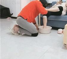【朱迪】伺候沐足/跪爬吃食物 JS231230-9