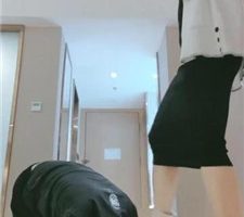 【妮蔻】短靴女神碾压踩/胯下辱/清理脏鞋/深喉/黑船袜捂脸 bf37358