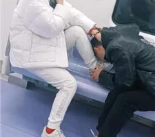 【乐爷】地铁上小白鞋棉袜玩狗 bf38199