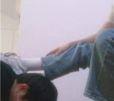 【玥玥】班主任舔女学生的鞋袜-脚踩喂食 JS240511-17