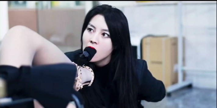 网剧 【致命天使02】女老大高跟鞋惩罚叛徒 zmts2