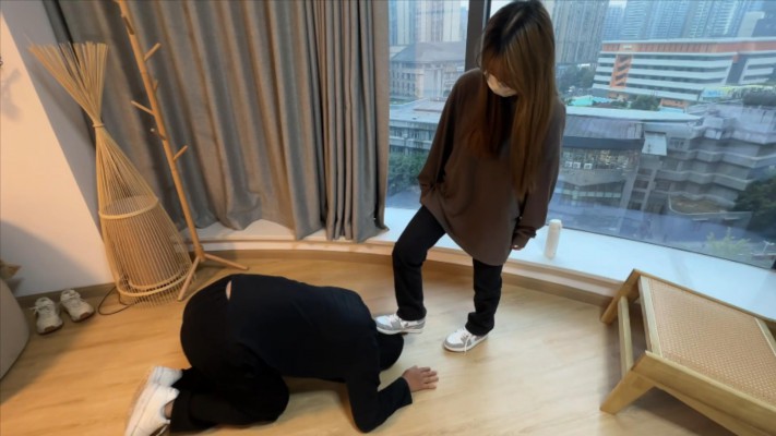 【208少女宿舍】AJ全体重踩手 YC-241026-7