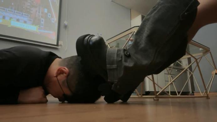 【文文文】被素人的超脏长靴羞辱 JS241110-28