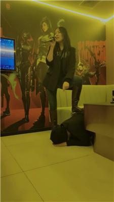 【乔伊】KTV-皮靴踩狗-碾压狗爪/滴蜡/吃烟灰强制闻白袜【双视角】bf47486