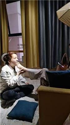 【乖乖m】开发素人小姐姐恋足舔 JS241129-40