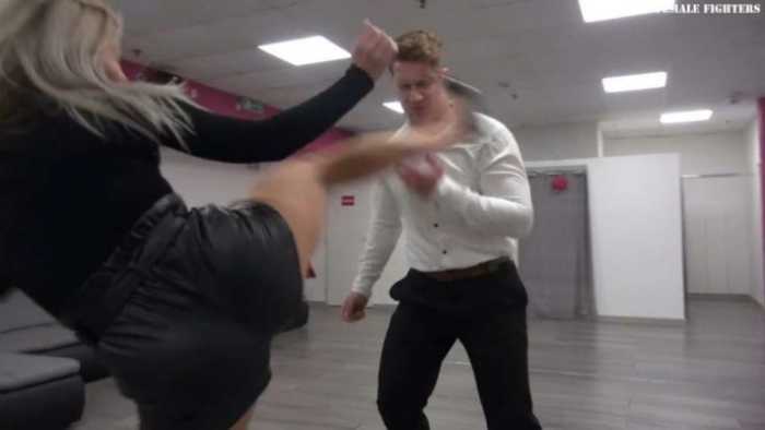 男特务尾随被活活打死 O-210815