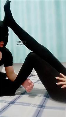 【樊儿】黑丝美腿恋足舔 JS241208-51