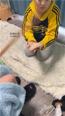 【小凤梨】母畜狗舔脏拖鞋 JS241213-47