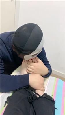 【妙妙】坐脸窒息-近距离裸足狂舔 JS250206-9