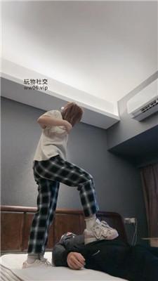 【猴歌】粉色脏鞋踩踏玩虐 bf50189