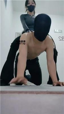 【喵酱紫】反绑绿帽狗重度虐打 JS250323-37