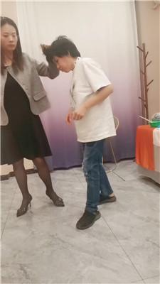 【夸梨】母畜-姐妹花脚下喂食【双视角版】 JS250331-21