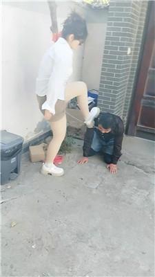 【鸿运女皇团】别墅多女王虐人形犬【双视角版】 JS250331-48