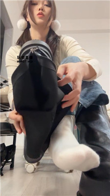 【兔兔酱】进来吸臭鞋    250405-28