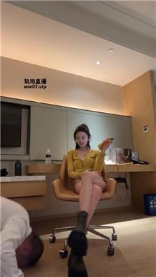 【车模尹】黑棉袜气味辱-短靴踩-吃烟灰 bf52108