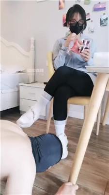 【柚柚】脏小白鞋棉袜踩踏喂食 JS250529-19