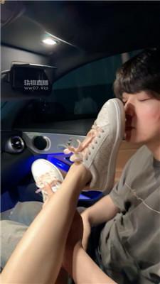 【冰冰】车内原味白袜辱奶狗 bf54795