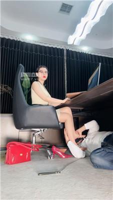 【松紫大大】办公室白领S高跟踩下属 JS250702-6