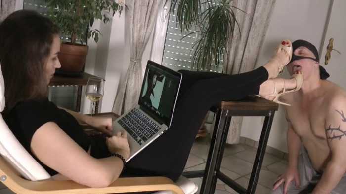 幸福的脚奴服务Iveta女神凉高玉足 bf55781