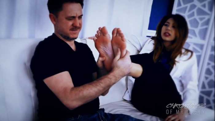 POV-女神将奴隶缩小塞进丝袜踩在脚底 JS250809~4