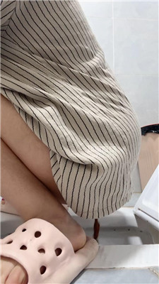 【萝莉糖糖】厕所偷拍黄金福利    250914-16