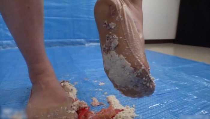 日本小姐姐踩食物 JS251010~5