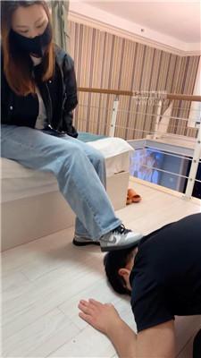 【十三祖宗】拖鞋抽耳光-强迫舔马桶 JS251017-15