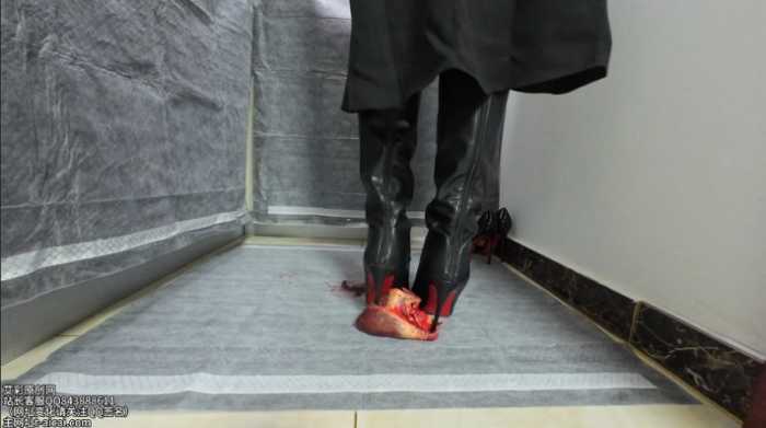 【凝霜】12cm红底长靴踩心脏 YC-251206