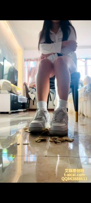 新人思思空军一号踩面包 YC-251208