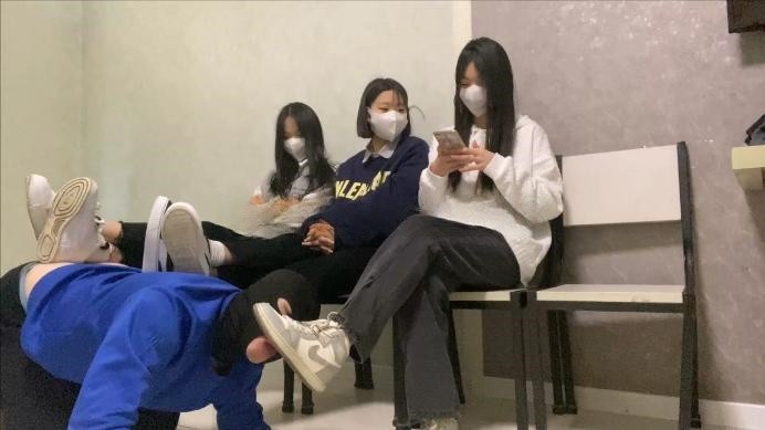 三个素人女孩的人体擦鞋机 ACYC-2839