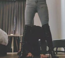 【飞扬女王】长靴御姐S碾压地毯 bf23561