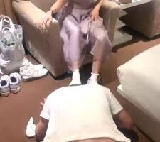 【术术】穿着丝袜来找虐的狗 bf27885